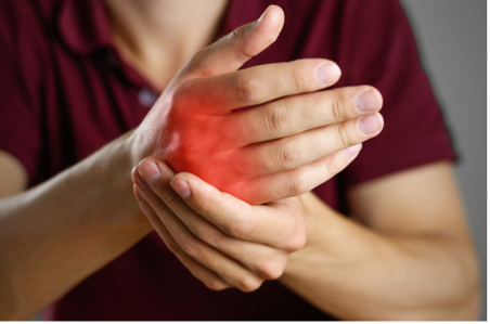Dor nas mãos é um dos sintomas avaliados pelo reumatologista